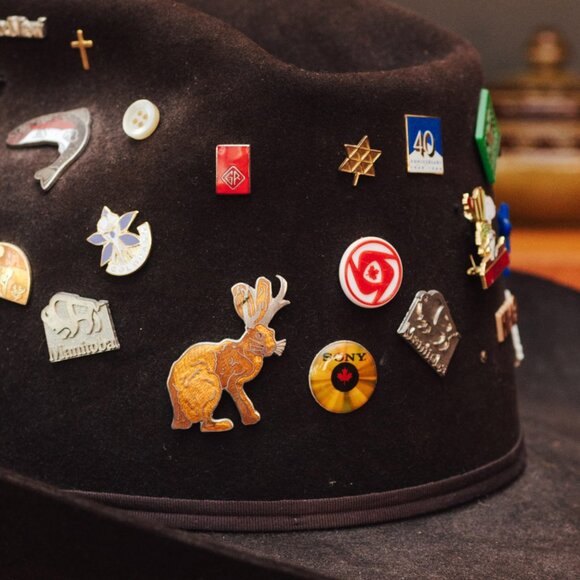 Vintage Sheplers Cowboy Hat + Pin Collection - Picture 8 of 8